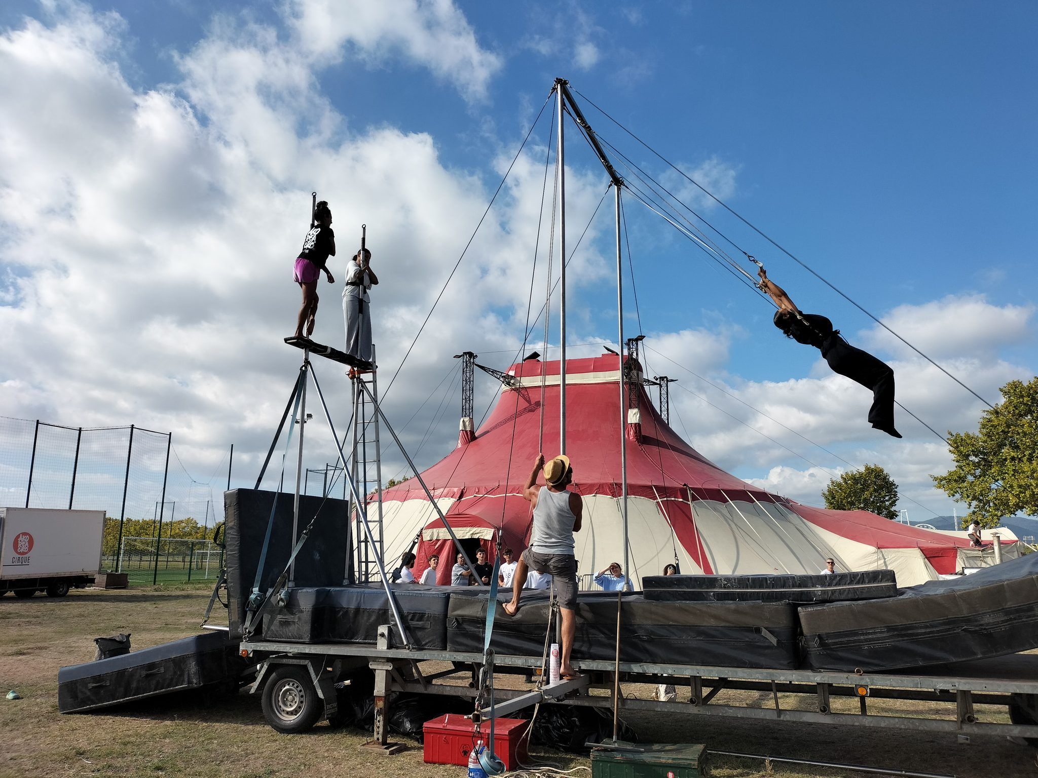 Dans les airs avec la cie Akoreacro !